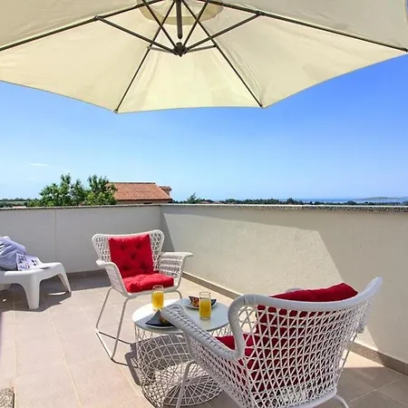 Mit Privatpool Fuer 8 Personen Ca 200 Qm In Medulin, Istrien Suedkueste Von Istrien Holiday home
