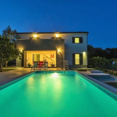 Mit Privatpool Fuer 8 Personen Ca 200 Qm In Medulin, Istrien Suedkueste Von Istrien Holiday home