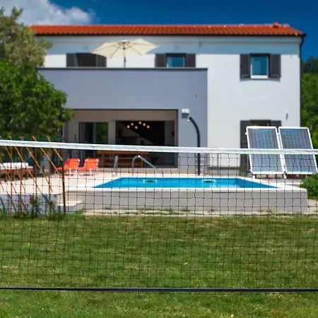 Mit Privatpool Fuer 8 Personen Ca 200 Qm In Medulin, Istrien Suedkueste Von Istrien *