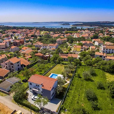 Mit Privatpool Fuer 8 Personen Ca 200 Qm In Medulin, Istrien Suedkueste Von Istrien Holiday home *