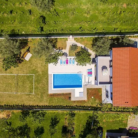 Mit Privatpool Fuer 8 Personen Ca 200 Qm In Medulin, Istrien Suedkueste Von Istrien *